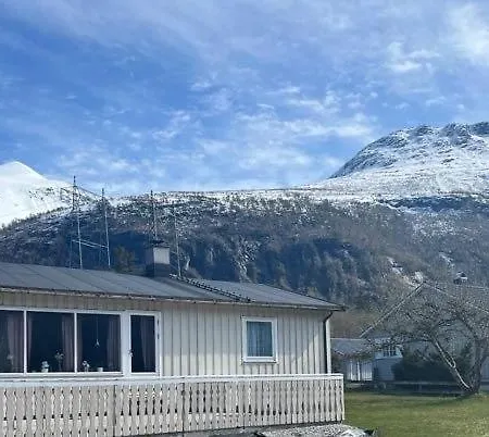 Fjordtun By Eresfjord - House With A Beautiful View! Molde
